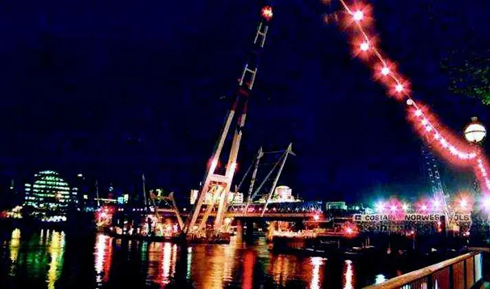 Smit sheerlegs Taklift 5 installing steel pylons on Hungerford Bridge in central London.