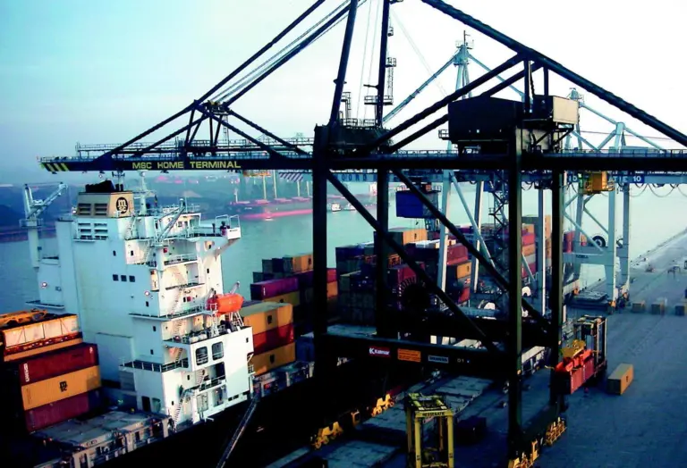 The first Kalmar ship to shore crane in operation at MSC Home Terminal in Antwerp.