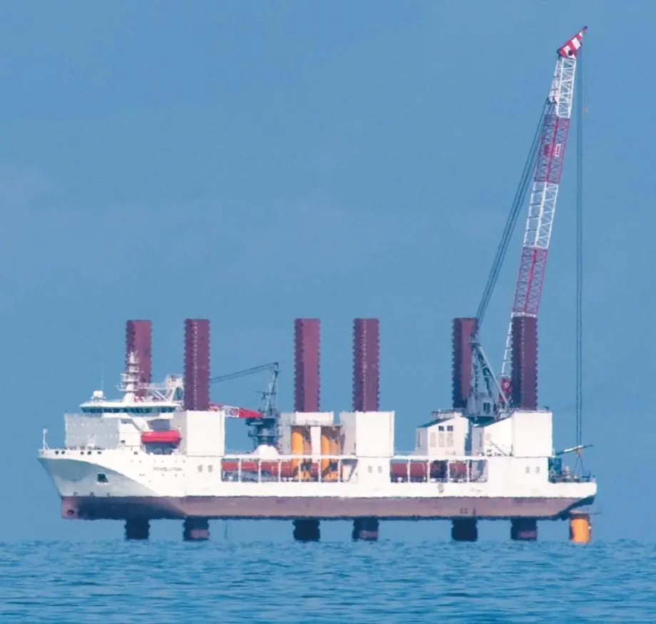 00_38816_wind_turbine_installation_vessel