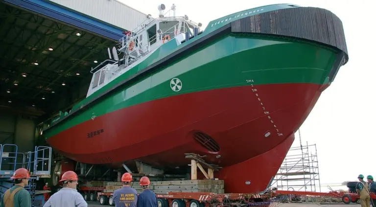 As Stevns Icequeen is wheeled out of the construction shop its underwater shape and deep forward skeg are clearly visible.