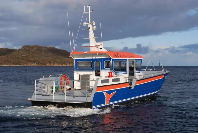 The UltraJet waterjet propulsion system delivers not only excellent manoeuvrability but also maximum safety for fish farming divers.