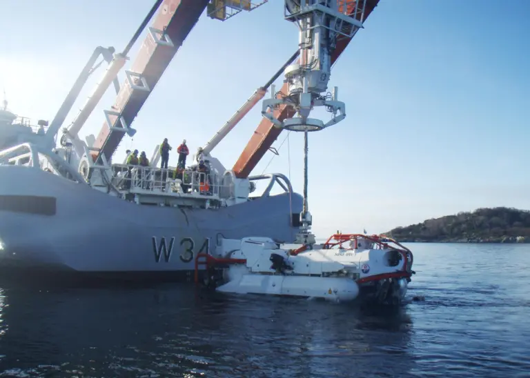 Almost 330 tons of rescue package on deck, including a generator set from Aggreko Northern Europe to provide extra electric current for the equipment