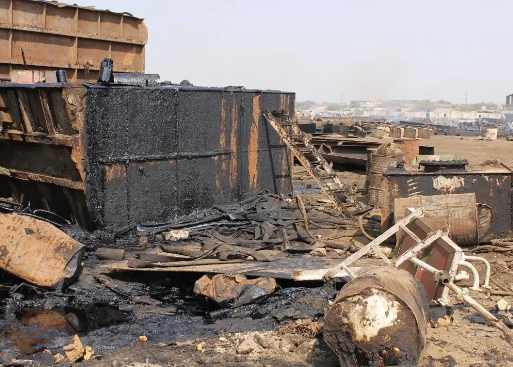 Beaching is also an environmental problem (Photo: NGO Shipbreaking Forum)
