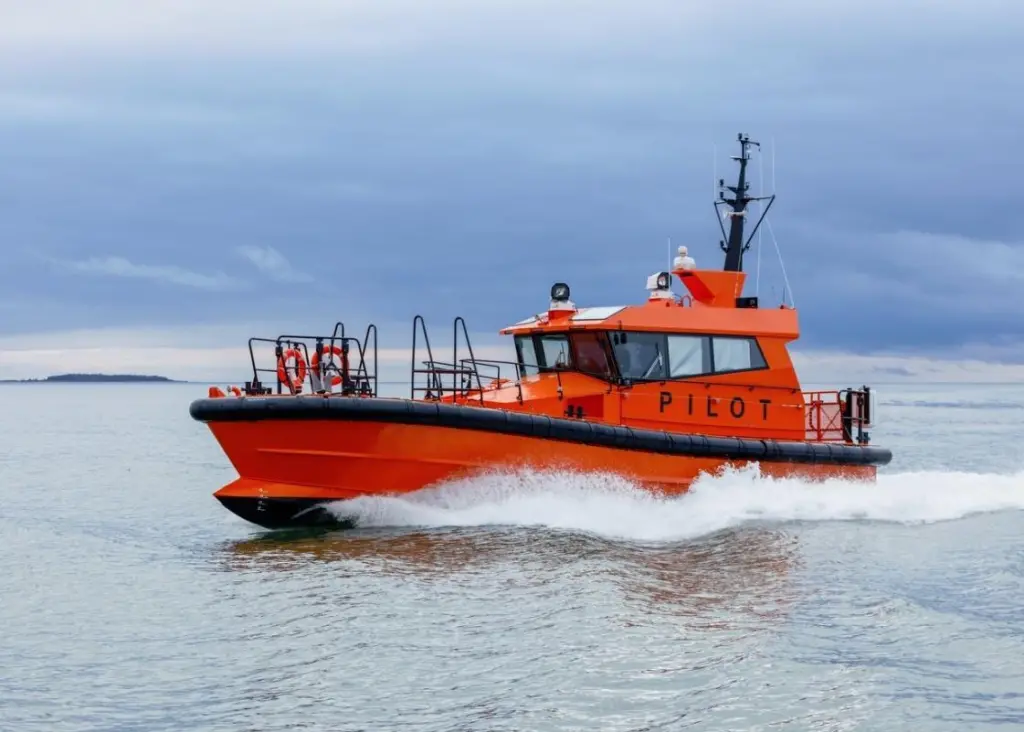 With a crew of two and seats for six pilots to sit in comfort she is ideal choice for smaller ports and harbours for all-year operations