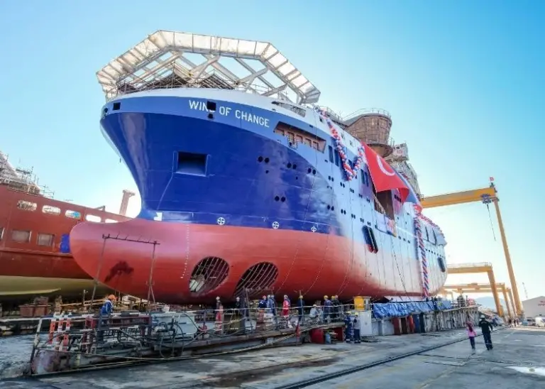 Three bow thrusters, two fixed, one retractable provide DP2 capability (Photo: Cemre Shipyard)