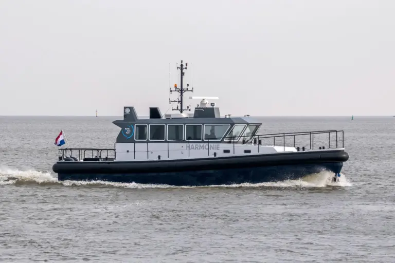 The award winning monohull Harmonie underway