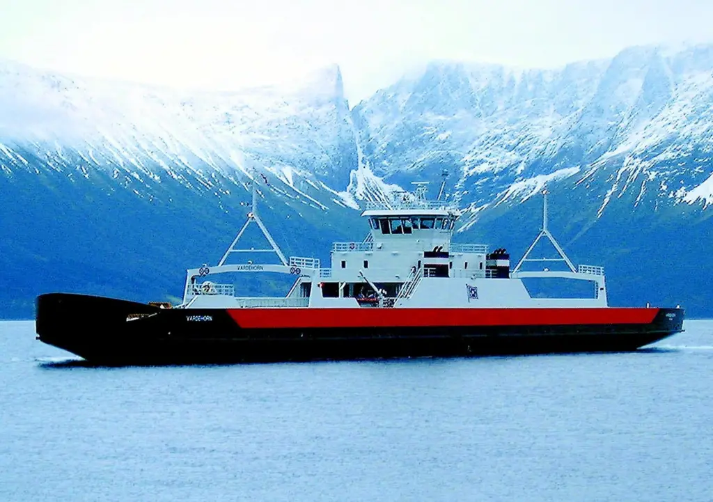 The MF Vardehorn continued in service as an engine replacement installation was completed.