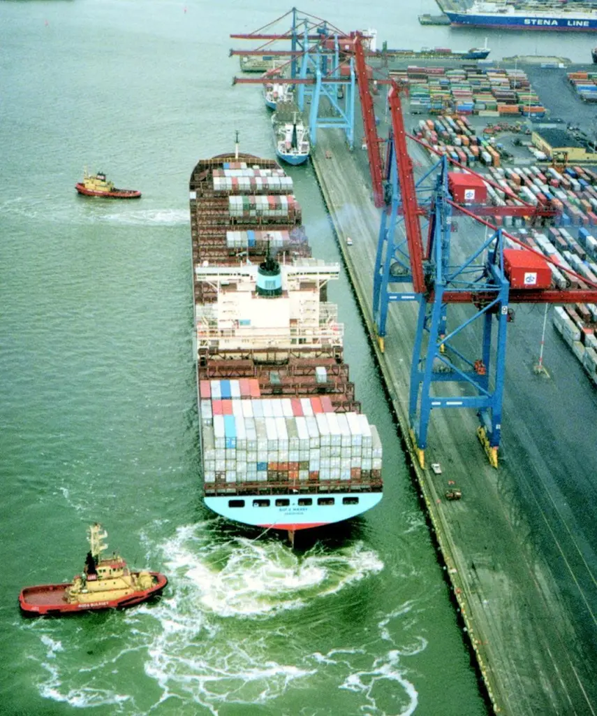 A Maersk Sealand S-class container vessel berthing at Goteborgs Container terminal, the end of the Torsham fairway.