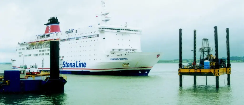 FES engineers drilling close to busy shipping lanes off Harwich.