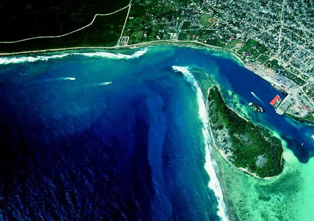 Coral reefs cause complications for designers of the deepwater port in the Dominican Republic.