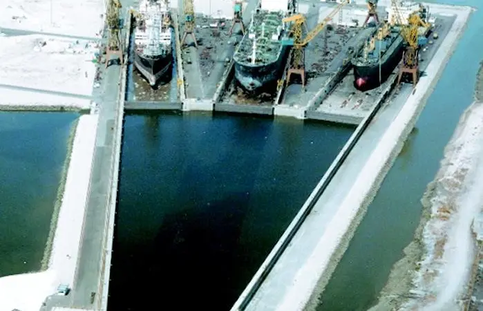 Lisnaves new facilities at Mitrena feature a Hydrolift drydocking system which can accommodate three Panamax size ships simultaneously.