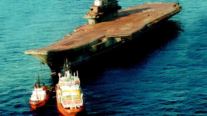 The aircraft carrier Varyag was towed to China by Nikolay Chiker.