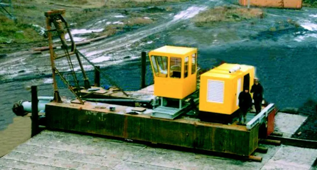One of De Groot Nijkerks earlier CZ150 dredgers for a Ukrainian customer is seen on site.