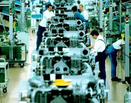 Workers assemble MTU series 4000 engines, the sales of which rose by 26% last year.