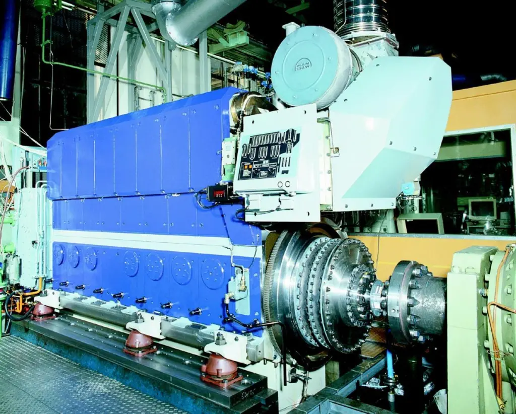 Prototype testing of the 8 cylinder propulsion engine shows it resiliently seated direct on vertical mountings.