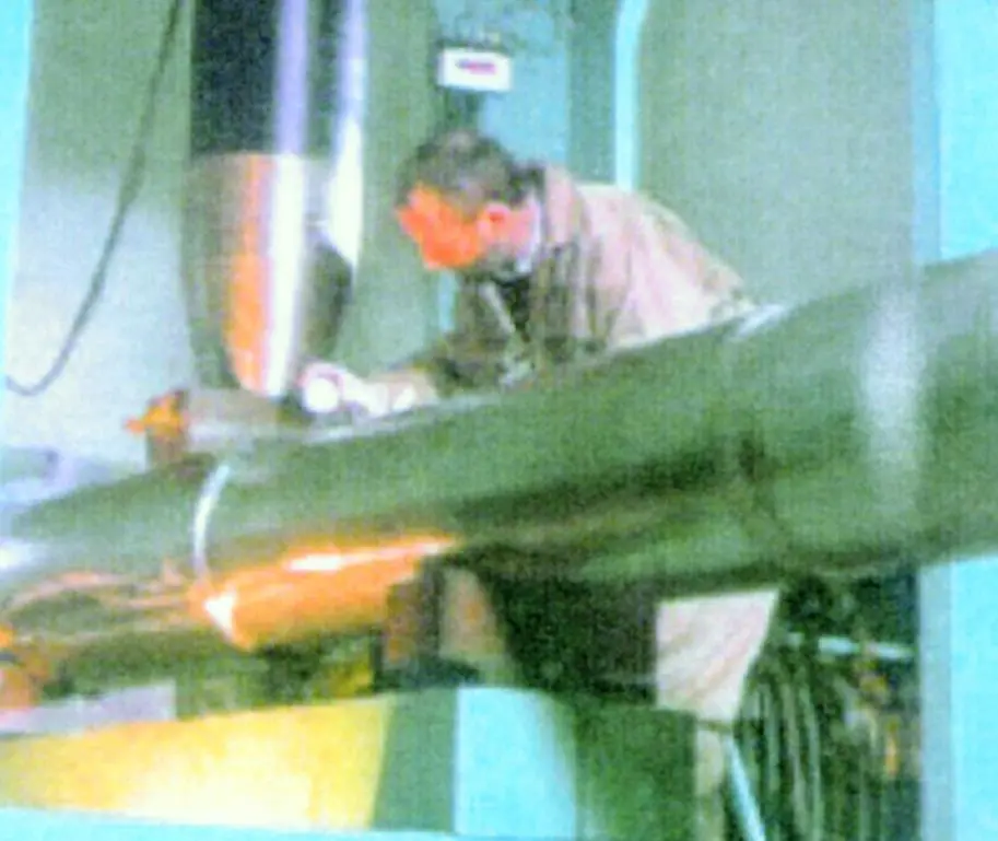 The bent shaft undergoes hydraulic straightening.