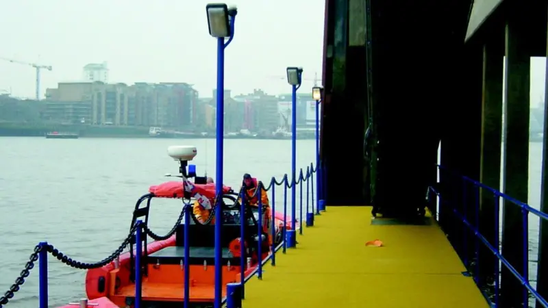 Dockguard took the new Metropolitan Police pontoon from design to completed installation in two months.