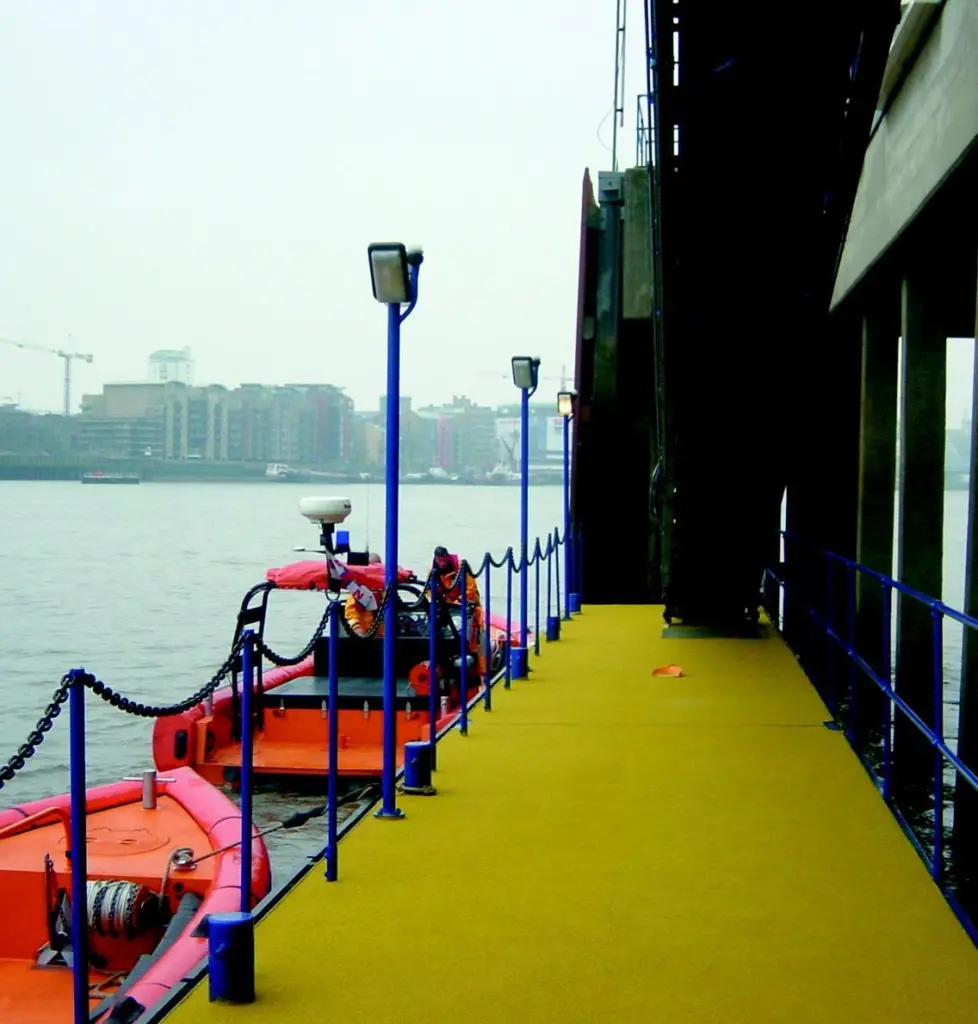 Dockguard took the new Metropolitan Police pontoon from design to completed installation in two months.