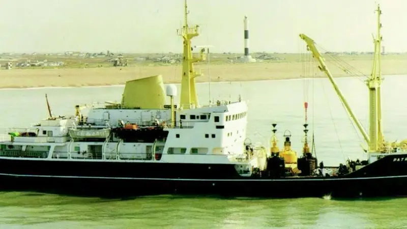 The THV Patricia, a regular fixture at previous seaworks, is seen attending a Class 2 buoy for lift, clean, waterjet and inspection. Trinity House has won more than 20 new customers in the last year.