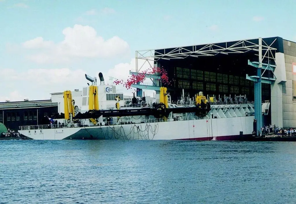 The naming ceremony of the Xin Hai Long, which means new sea dragon, was officiated by Her Royal Highness Princess Magriet of the Netherlands at the IHC Holland yard in Kinderdijk.