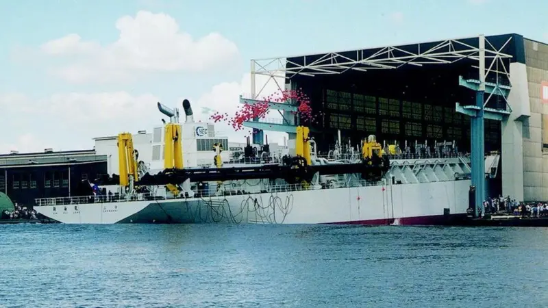 The naming ceremony of the Xin Hai Long, which means new sea dragon, was officiated by Her Royal Highness Princess Magriet of the Netherlands at the IHC Holland yard in Kinderdijk.