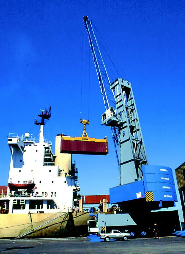 This Gottwald HMK 300 E crane in the Brazilian port of Sao Francisco do Sul is of the same type as the one becoming operational this month in Kingston, Jamaica.
