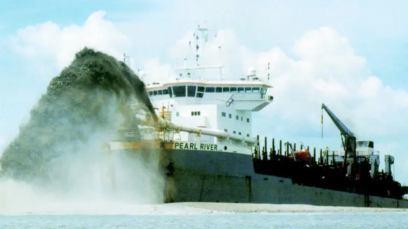 The Pearl River, the worlds first jumbo trailing suction hopper dredger, is having its capacity extended in Singapore.