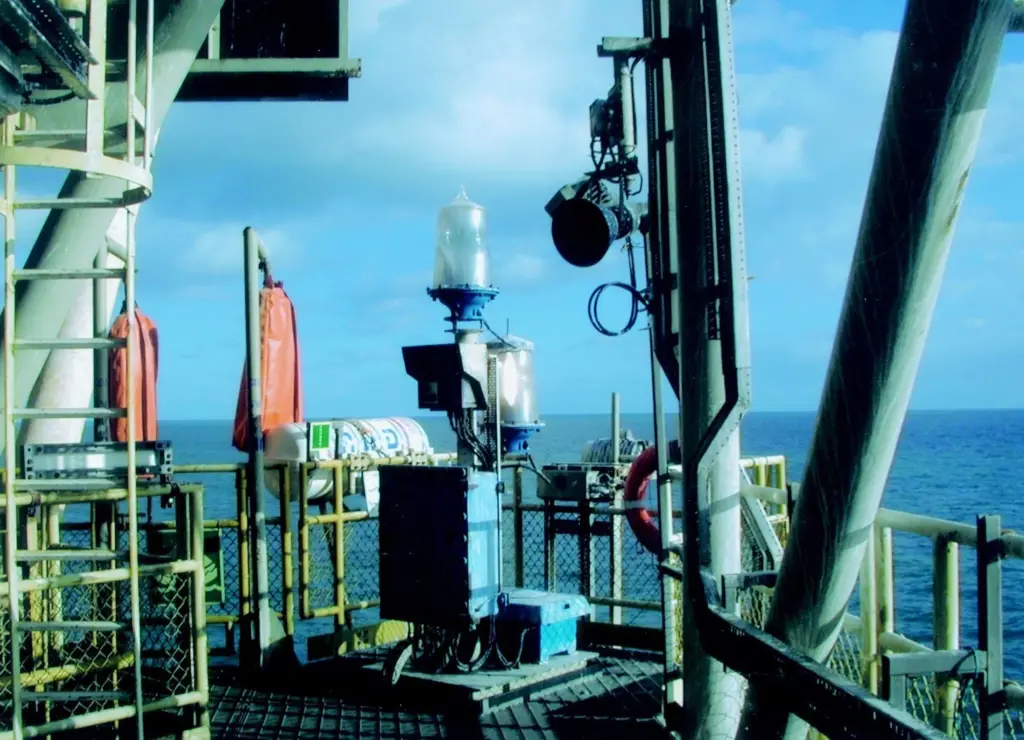 A Syncrolan light station of the type installed on the Brovig Crystal Ocean.
