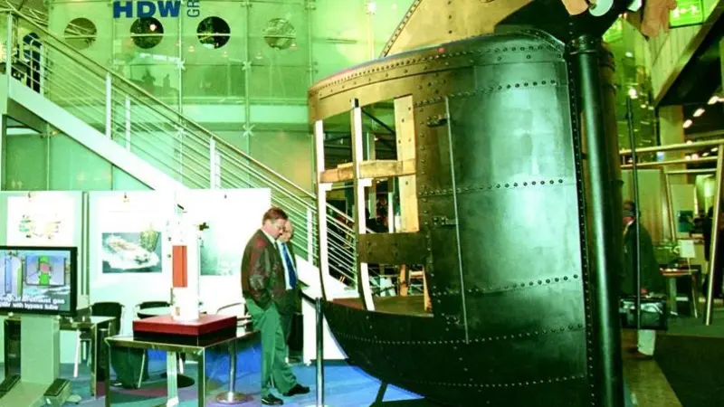 With shipbuilding as a central theme at SMM, exhibitors sometimes choose to construct vessels within the halls.
