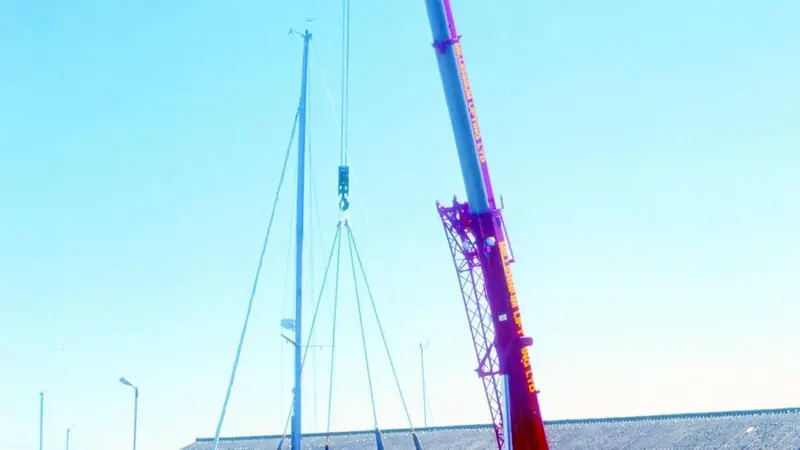 Millennium Liftings new crane makes light work of a harbour heavy lift.