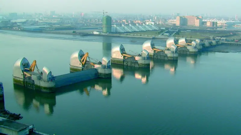 The Thames Barrier Navigation Centre will receive radar and traffic information via Westicas Multirate Radio System