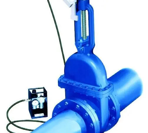 The diagram shows an SFC Easi-Drive portable valve actuator similar to the two used for Shells new FPSO.