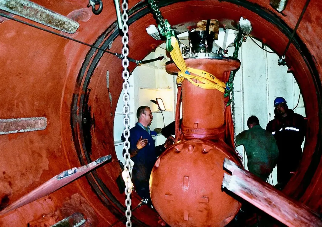 The Hydrex team remove the bow thruster engine while working 8 to 10m below the waterline.