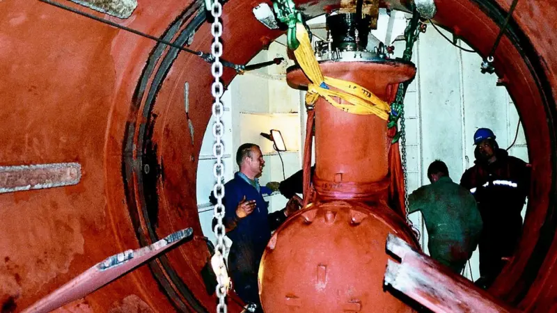 The Hydrex team remove the bow thruster engine while working 8 to 10m below the waterline.