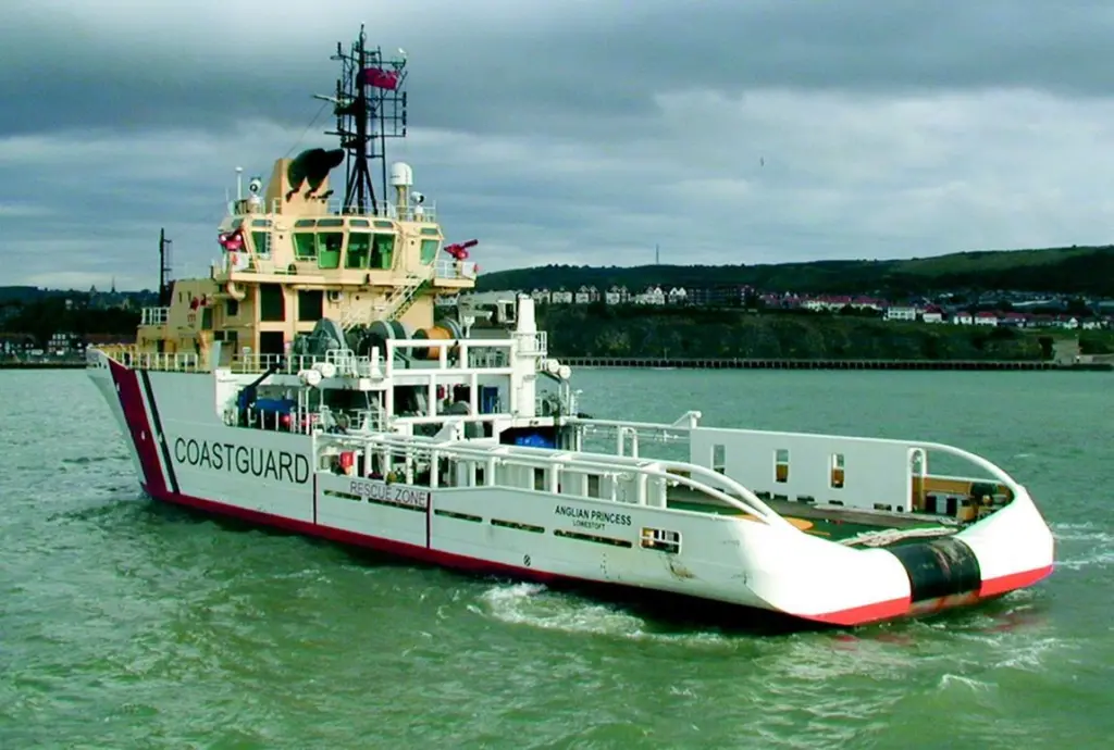 A clear working deck aft has an area of 344m The main console and forward control position houses the main propulsion controls and all equipment needed to navigate the vessel at sea.
