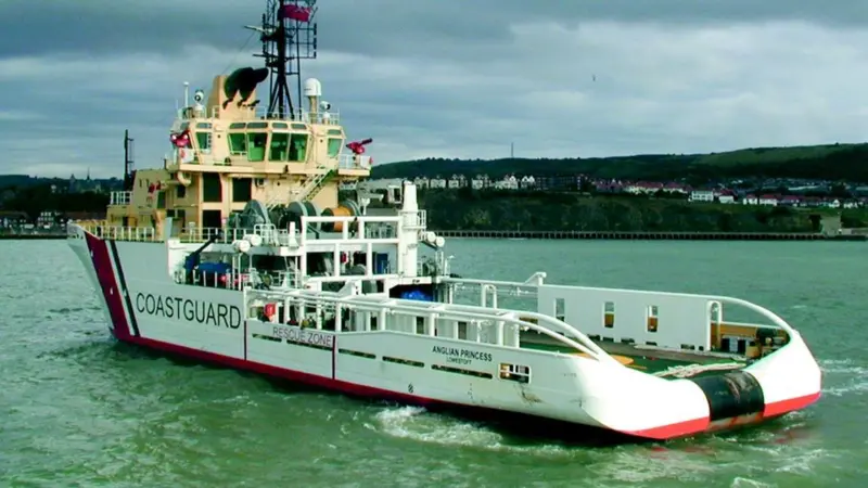 A clear working deck aft has an area of 344m The main console and forward control position houses the main propulsion controls and all equipment needed to navigate the vessel at sea.