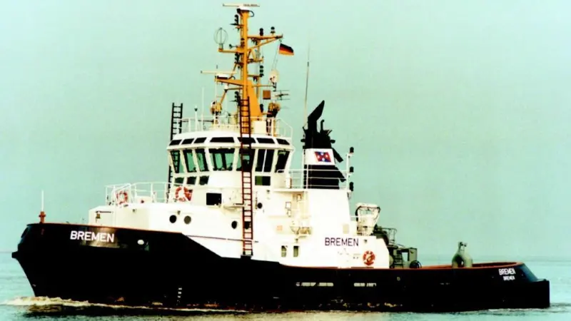 Voith tractor Bremen has been moved to Hamburg by URAG.