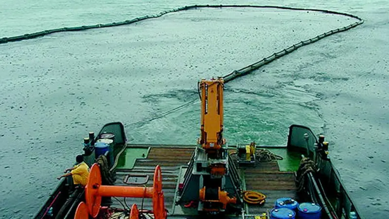 Emergency teams from Ro-Clean Desmi deploy oil containment booms off the Spanish coast.