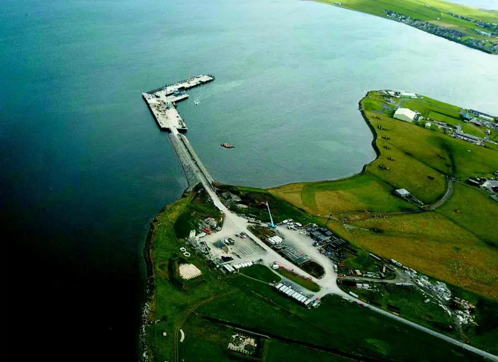 The jetty consists of steel piles with horizontal frames and a concrete top.