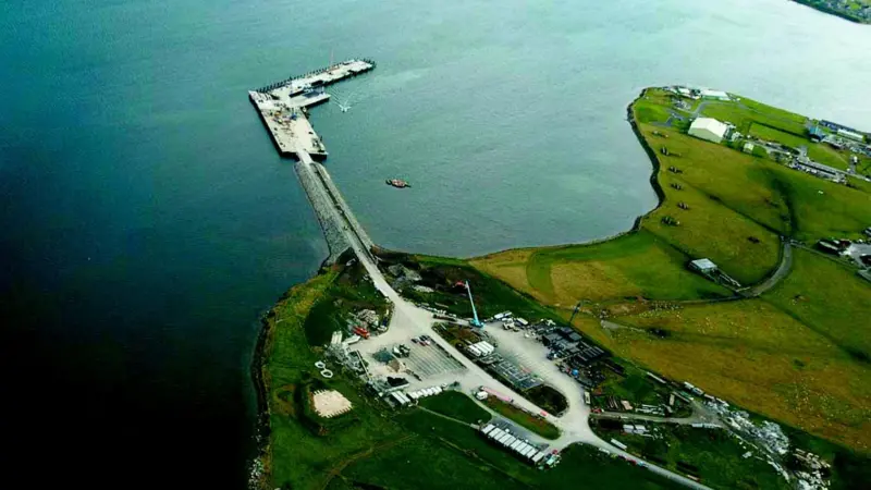 The jetty consists of steel piles with horizontal frames and a concrete top.