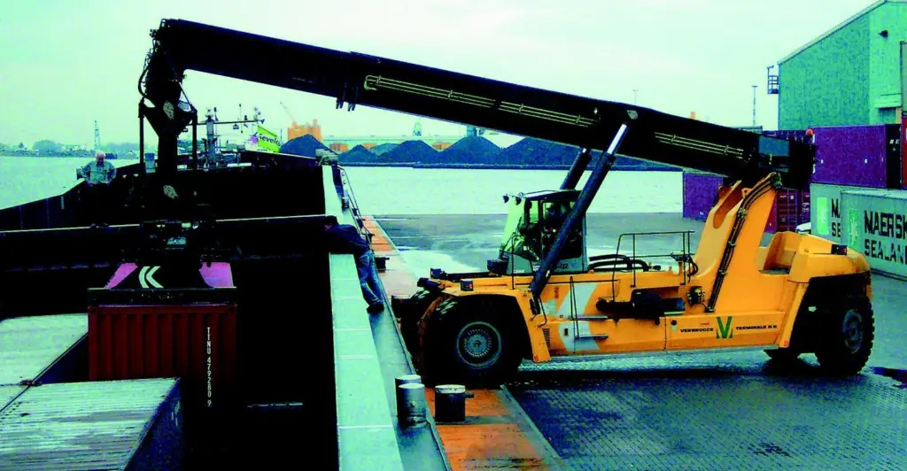 Verbrugge Terminals ContChamp reachstacker has been specially adapted to load and discharge container barges.