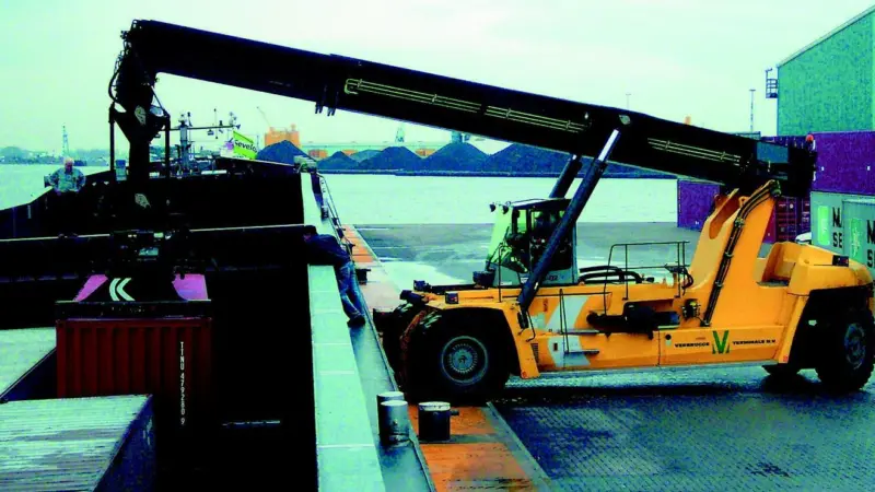 Verbrugge Terminals ContChamp reachstacker has been specially adapted to load and discharge container barges.