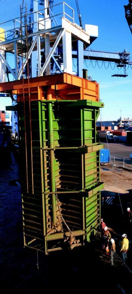 The limpet dam for Felistowe enabled quayside works to a depth of 12m.