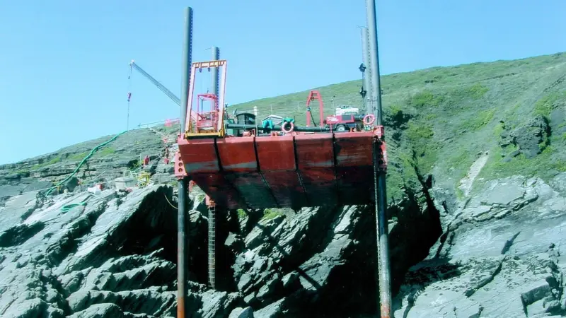 Photo: Seacores Skate IIE jack-up positioned to provide access to pipeline on the steep cliffs of North Devon.