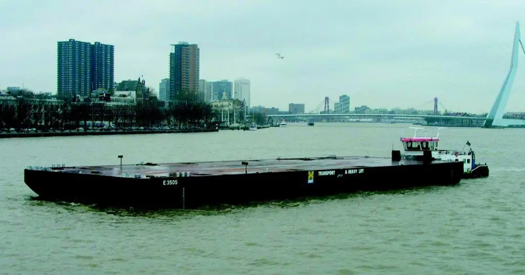The E3505 negotiates the River Maas in central Rotterdam.