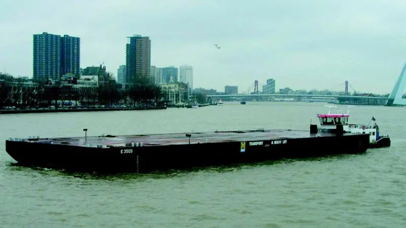 The E3505 negotiates the River Maas in central Rotterdam.