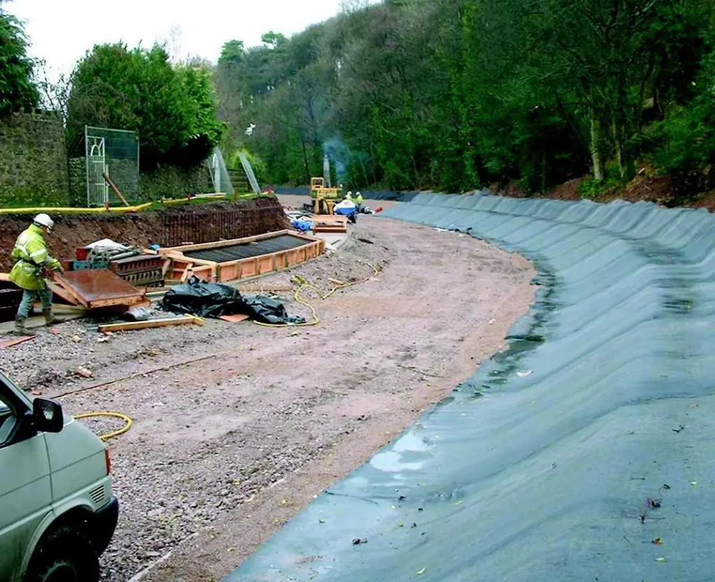 British Waterways has installed a flexible liner in the Lancaster Canal at Thwaites Brow to prevent future leaks.