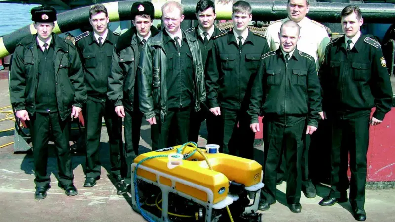 The Russian Navy recovery team.