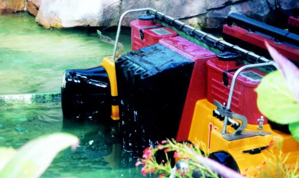 Portmere Rubber manufactured the collision buffers attached to theme park boats at Universal Studios in America.