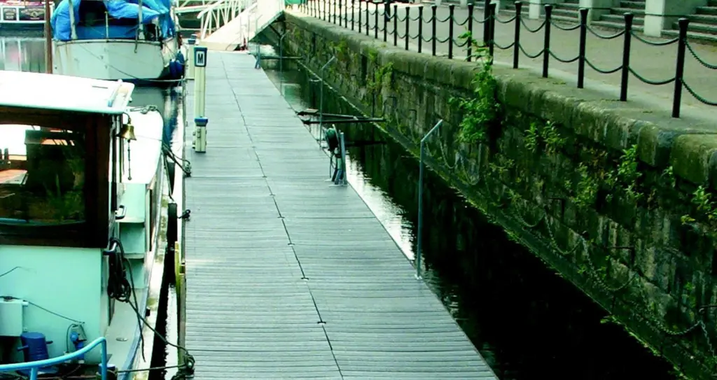Lankhorst Recycling has supplied the replacement decking for Surrey Quays in London.